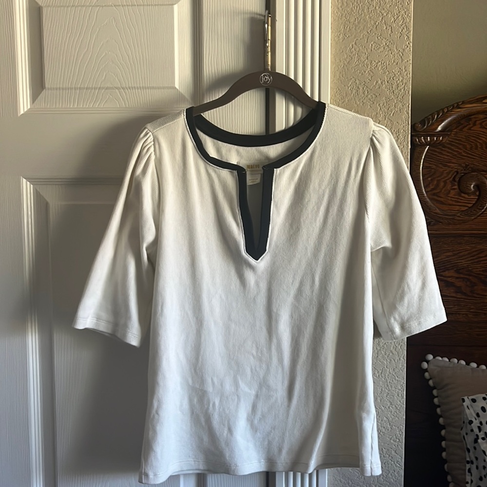 Super cute anthropology Maeve brand stretchy top.